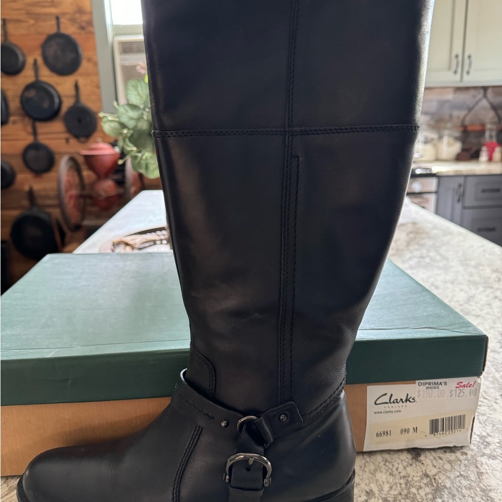 Ladies Clarks 9 black leather boot